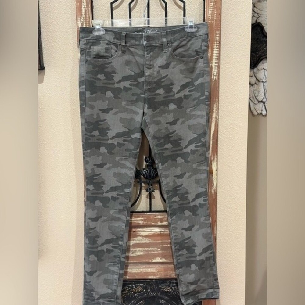 Universal Thread women’s camo jean